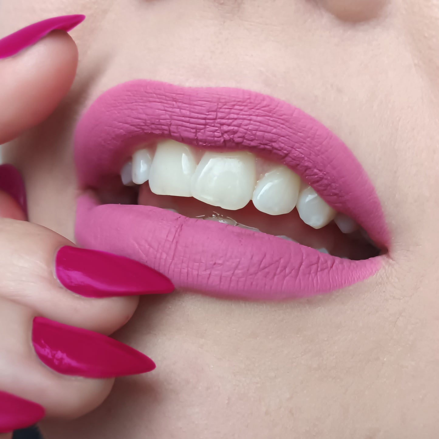 Forever On Your Lips - Liquid Lipstick in Diablo Rose