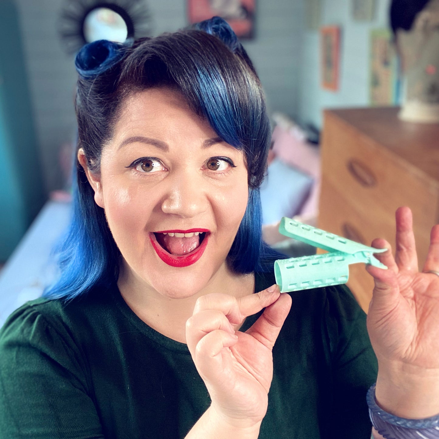 Roll 'n' Pin - Victory Rolls Hair Styling Tool